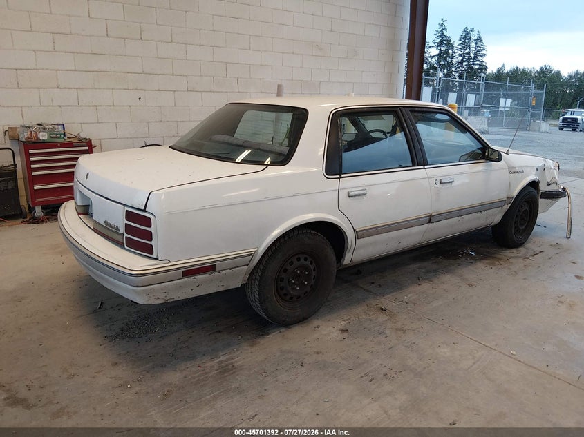 1993 OLDSMOBILE CUTLASS CIERA auction photo 4