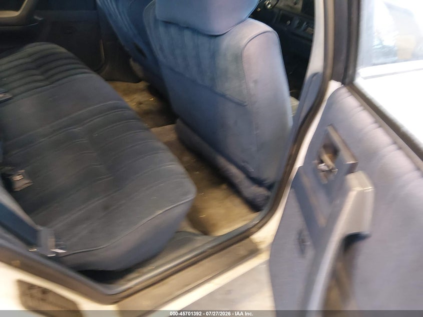 1993 OLDSMOBILE CUTLASS CIERA auction photo 8