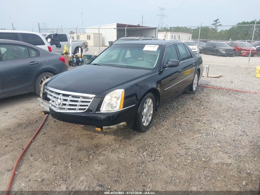 2010 Cadillac DTS, Normal Wear & Tear, IAAI, VIN 1G6KA5EY4AU124240 — photo 2