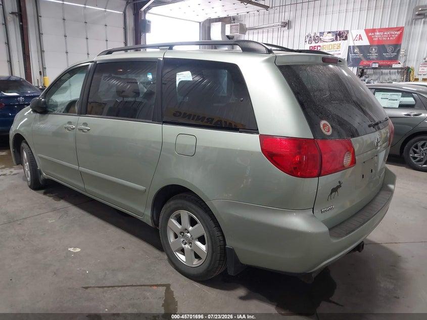 2008 TOYOTA SIENNA auction photo 3