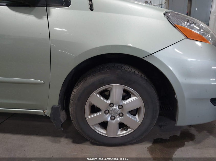 2008 TOYOTA SIENNA auction photo 6
