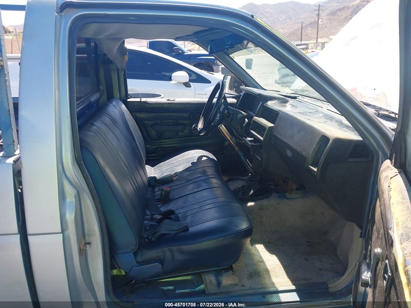 1992 NISSAN TRUCK auction photo 5