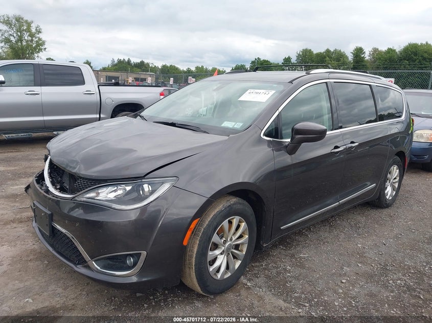 Vin: 2c4rc1bg7jr235243, lot: 46200340, chrysler pacifica touring l 20182