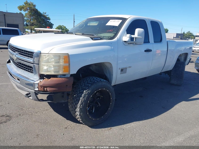 2007 Chevrolet Silverado, Right Rear, IAAI, VIN 1GCHK29677E577248 — photo 2