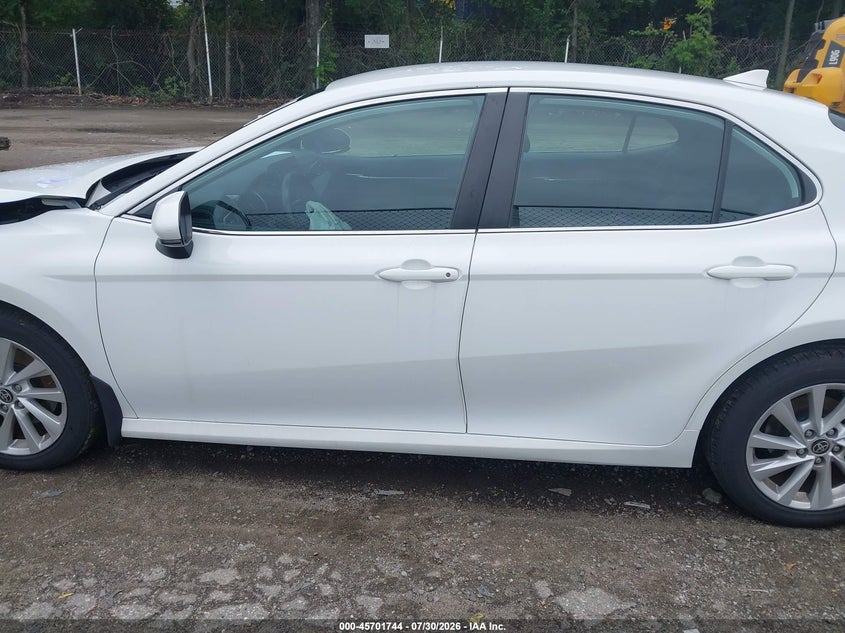 TOYOTA CAMRY - zdjęcie 14