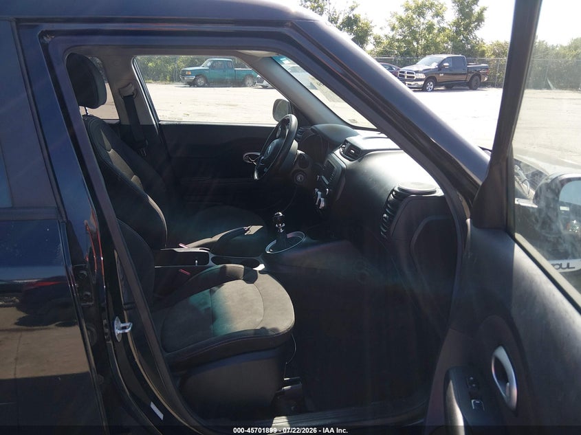 2017 KIA SOUL auction photo 5