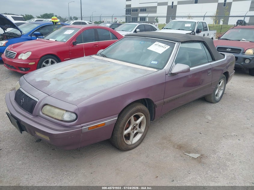 1995 CHRYSLER LEBARON auction photo 2