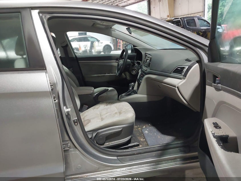 2017 HYUNDAI ELANTRA auction photo 5