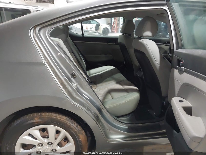 2017 HYUNDAI ELANTRA auction photo 8