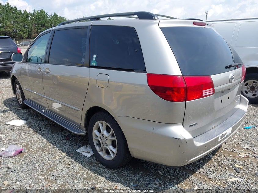 2004 TOYOTA SIENNA auction photo 3