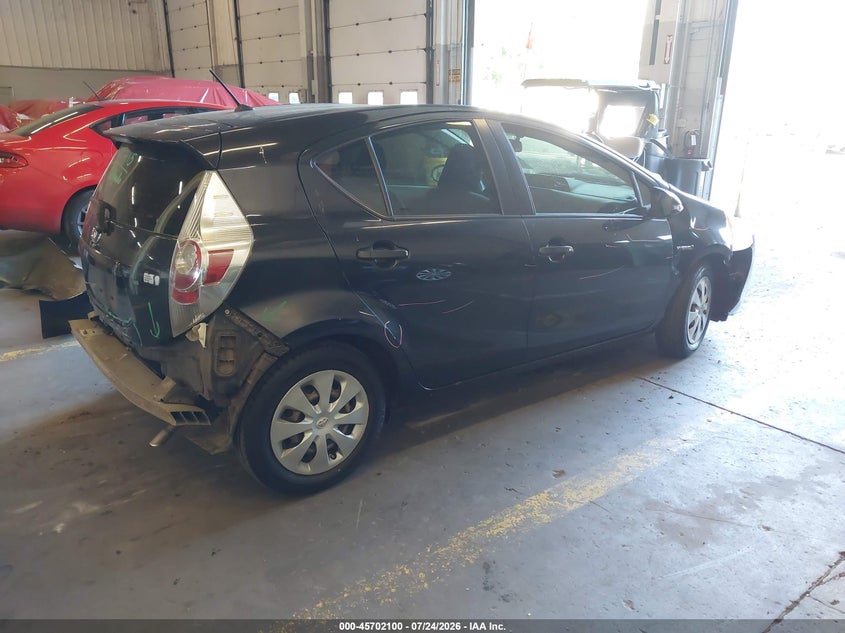 2013 TOYOTA PRIUS C auction photo 4