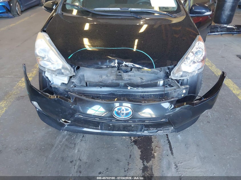 2013 TOYOTA PRIUS C auction photo 6
