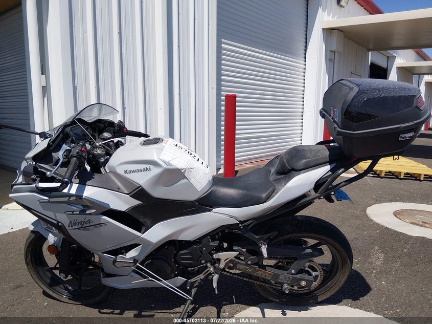 KAWASAKI EX500 2025
