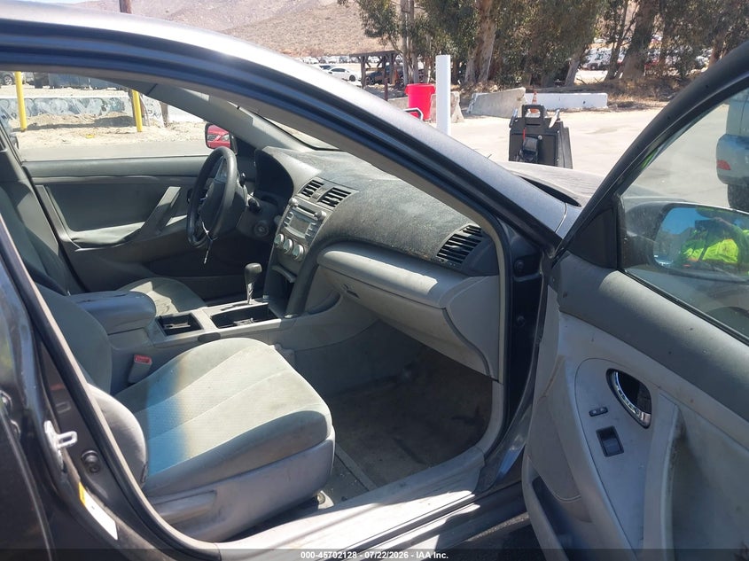 2009 TOYOTA CAMRY auction photo 5