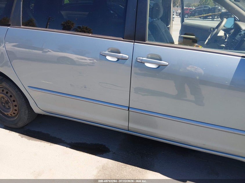 2005 TOYOTA SIENNA auction photo 6