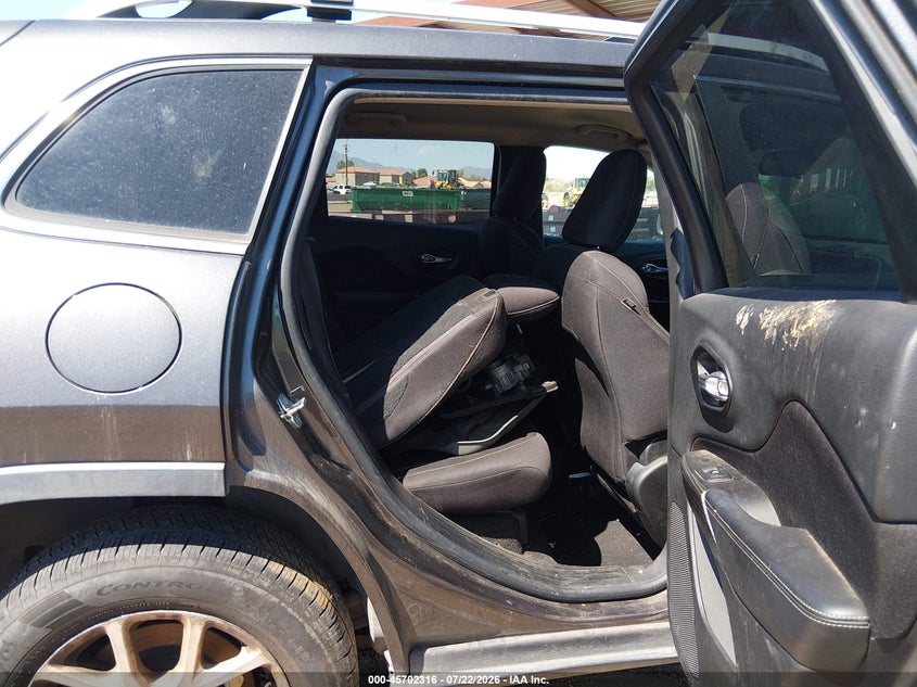 2015 JEEP CHEROKEE auction photo 8