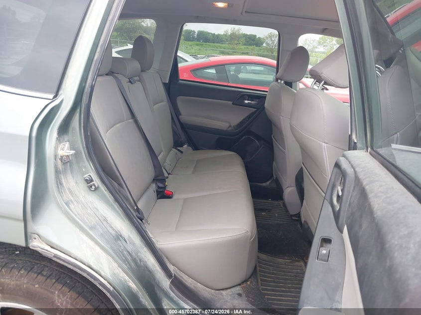 2015 SUBARU FORESTER auction photo 8