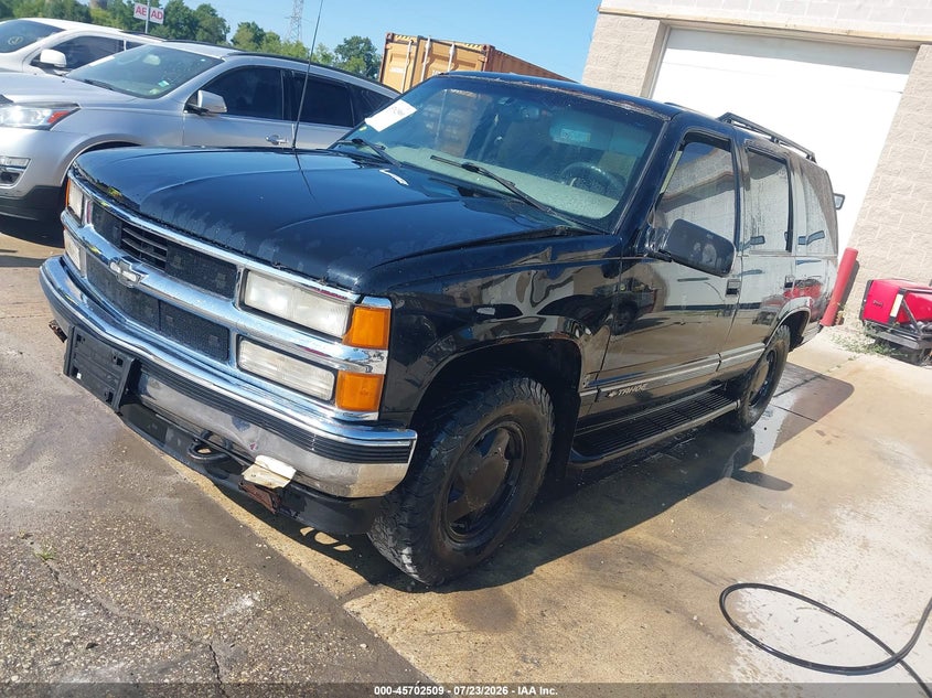 1998 CHEVROLET TAHOE auction photo 2