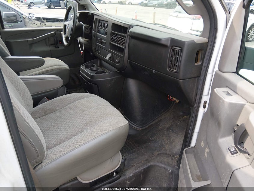 2017 GMC SAVANA 2500 auction photo 5