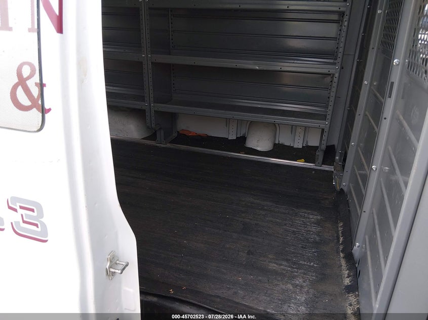 2017 GMC SAVANA 2500 auction photo 8