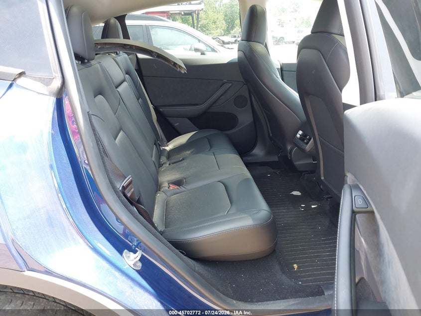 TESLA MODEL Y - zdjęcie 8
