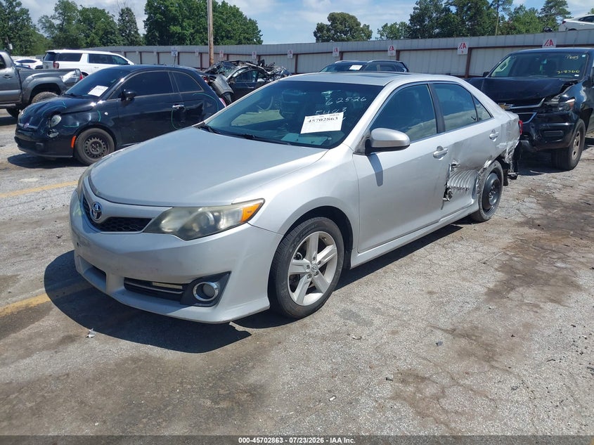 2014 TOYOTA CAMRY auction photo 2