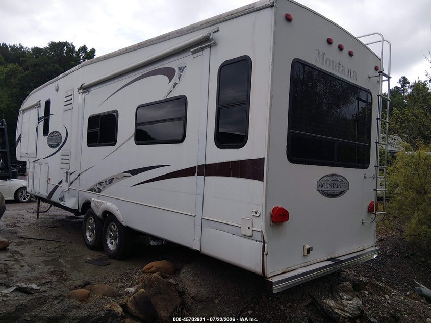 2010 KEYSTONE MONTANNA 5TH WHEEL auction photo 3