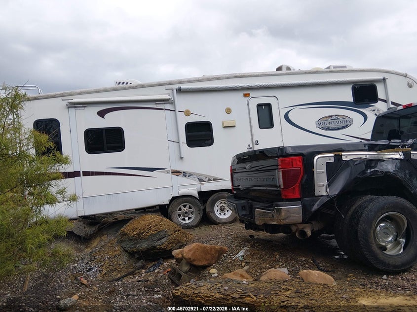 2010 KEYSTONE MONTANNA 5TH WHEEL auction photo 4