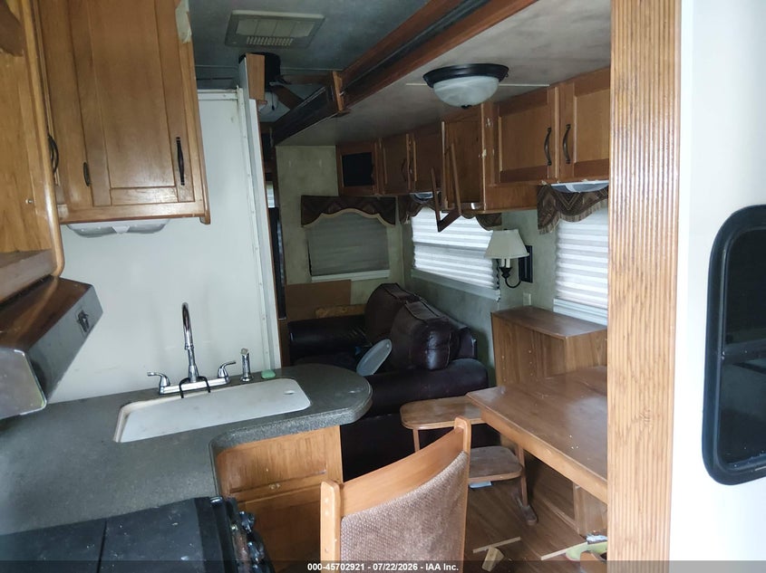2010 KEYSTONE MONTANNA 5TH WHEEL auction photo 5