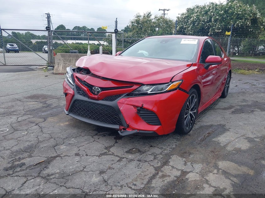 2020 Toyota Camry, Front End, IAAI, VIN 4T1G11AK2LU399200 — photo 2