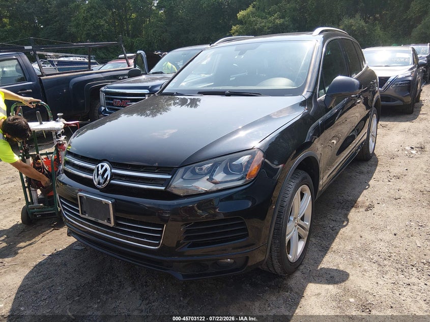 2014 VOLKSWAGEN TOUAREG auction photo 2
