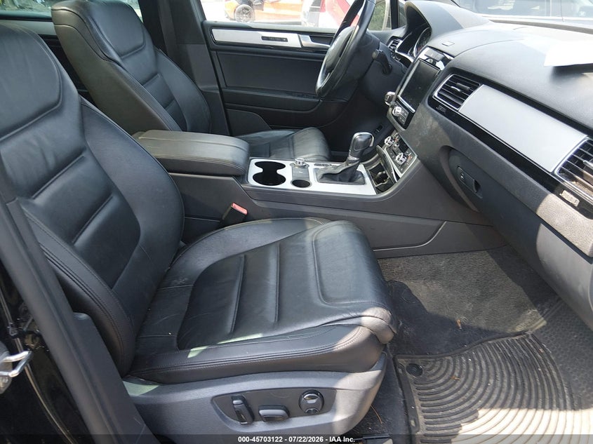2014 VOLKSWAGEN TOUAREG auction photo 5
