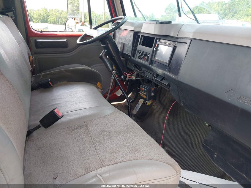 1996 INTERNATIONAL 4000 auction photo 6