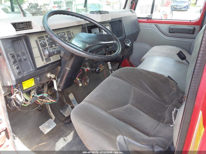 1996 INTERNATIONAL 4000 auction photo 7