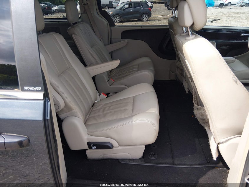 2014 CHRYSLER TOWN & COUNTRY auction photo 8