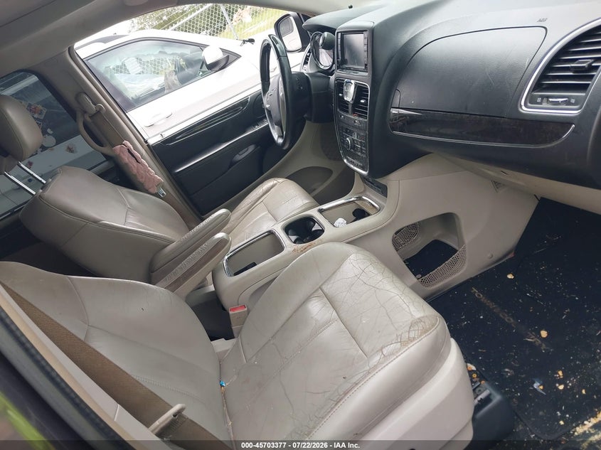 2015 CHRYSLER TOWN & COUNTRY auction photo 5