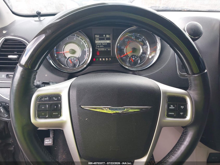 2015 CHRYSLER TOWN & COUNTRY auction photo 6