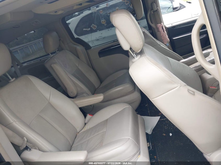 2015 CHRYSLER TOWN & COUNTRY auction photo 8