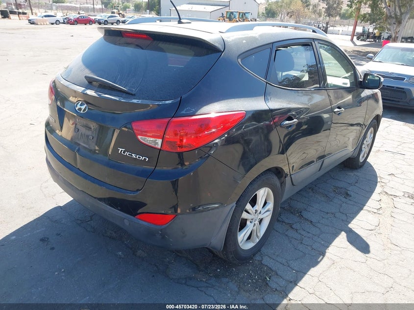 2013 HYUNDAI TUCSON auction photo 4