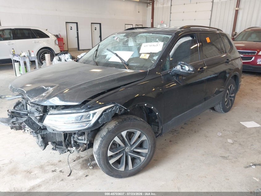 2023 VOLKSWAGEN TIGUAN auction photo 2