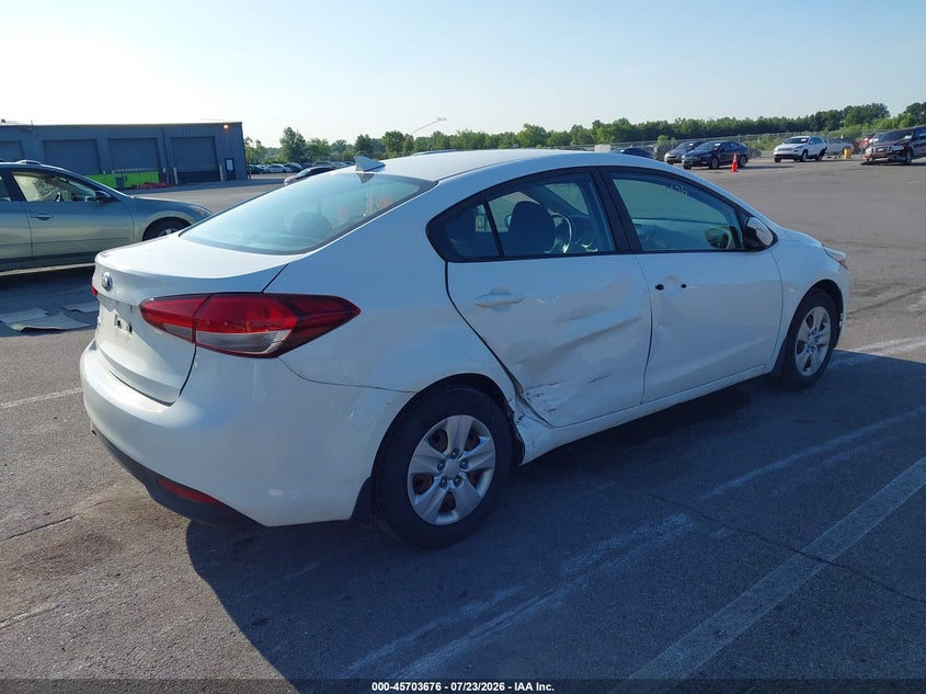 2017 KIA FORTE auction photo 4