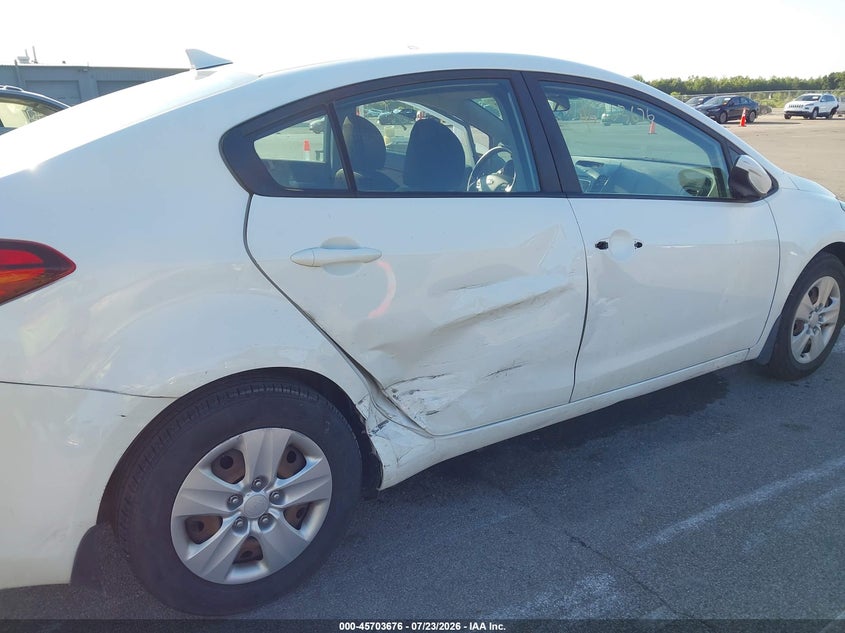 2017 KIA FORTE auction photo 6