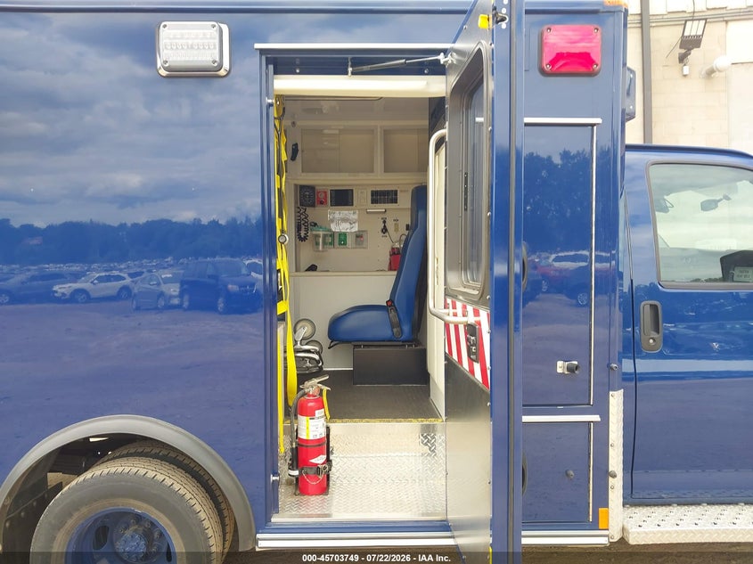 2015 CHEVROLET EXPRESS CUTAWAY auction photo 8