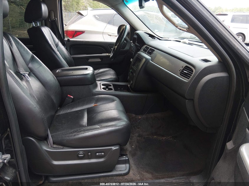 2011 CHEVROLET TAHOE auction photo 5