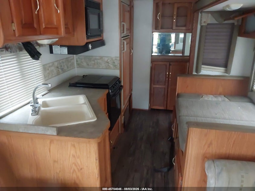 2003 WORKHORSE CUSTOM CHASSIS MOTORHOME CHASSIS auction photo 8