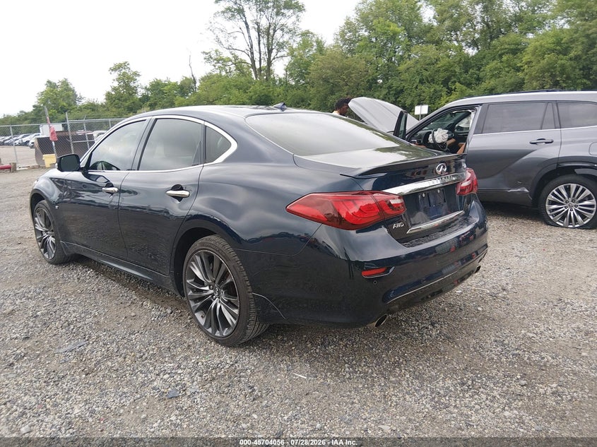 2016 INFINITI Q70 auction photo 3
