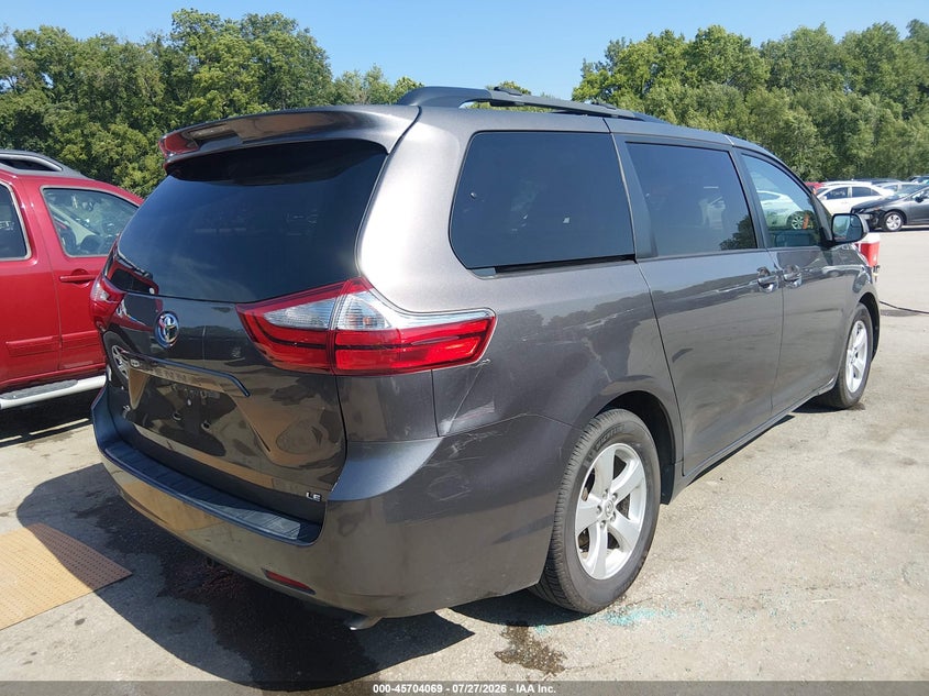 2016 TOYOTA SIENNA auction photo 4