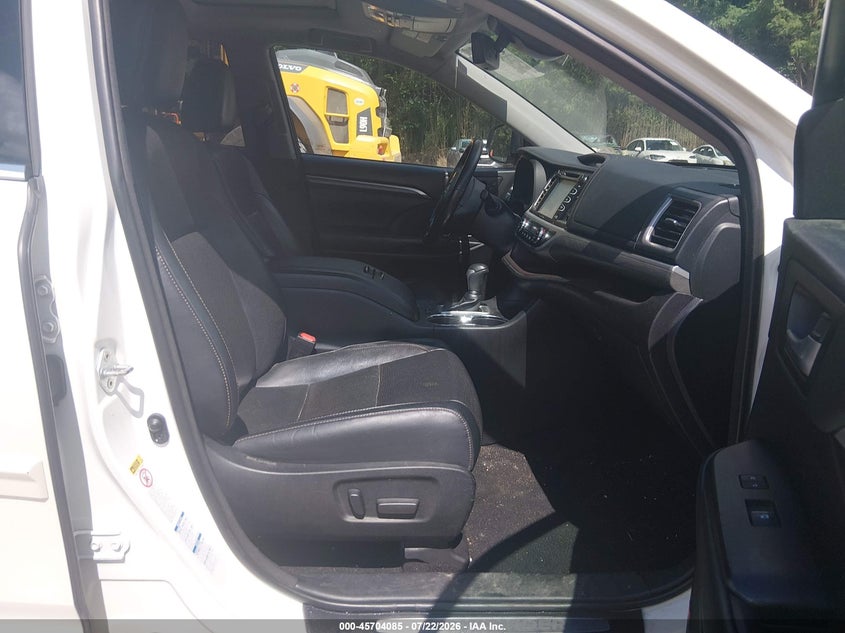 2018 TOYOTA HIGHLANDER auction photo 5