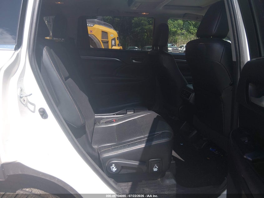 2018 TOYOTA HIGHLANDER auction photo 8