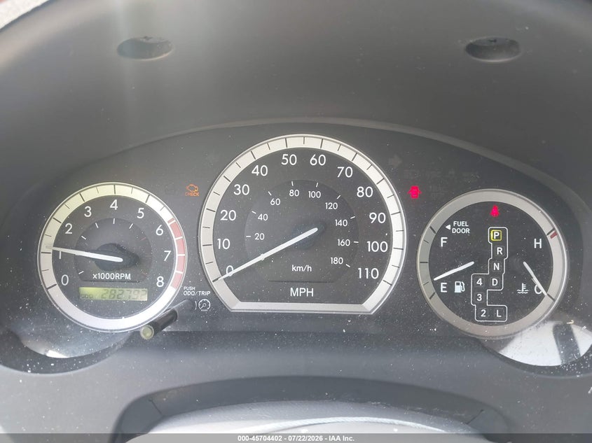 2004 TOYOTA SIENNA auction photo 7